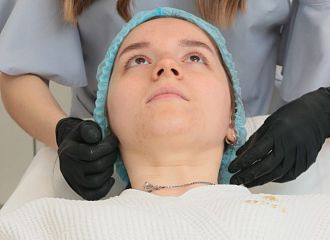 Жирная кожа – поменять на бархатную, не «блестеть»